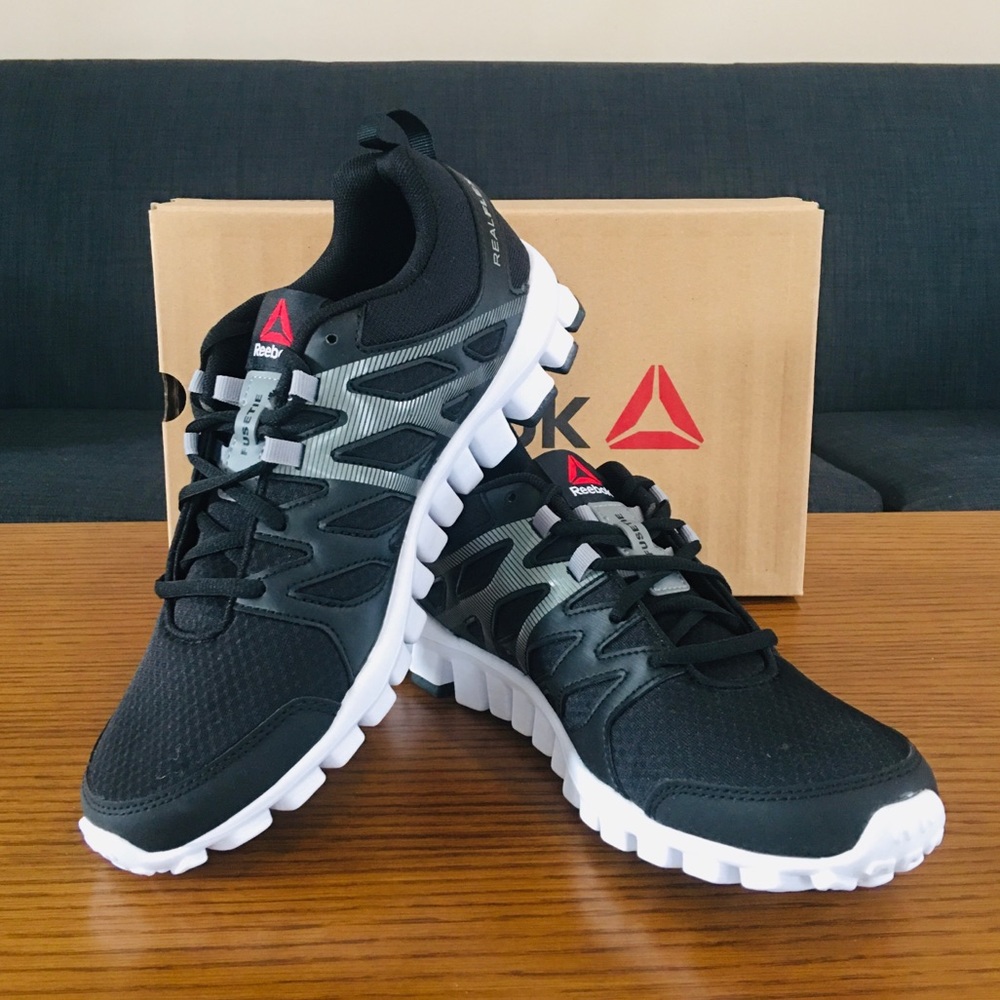 New in Box Reebok Real Flex Men’s Sz 8.5